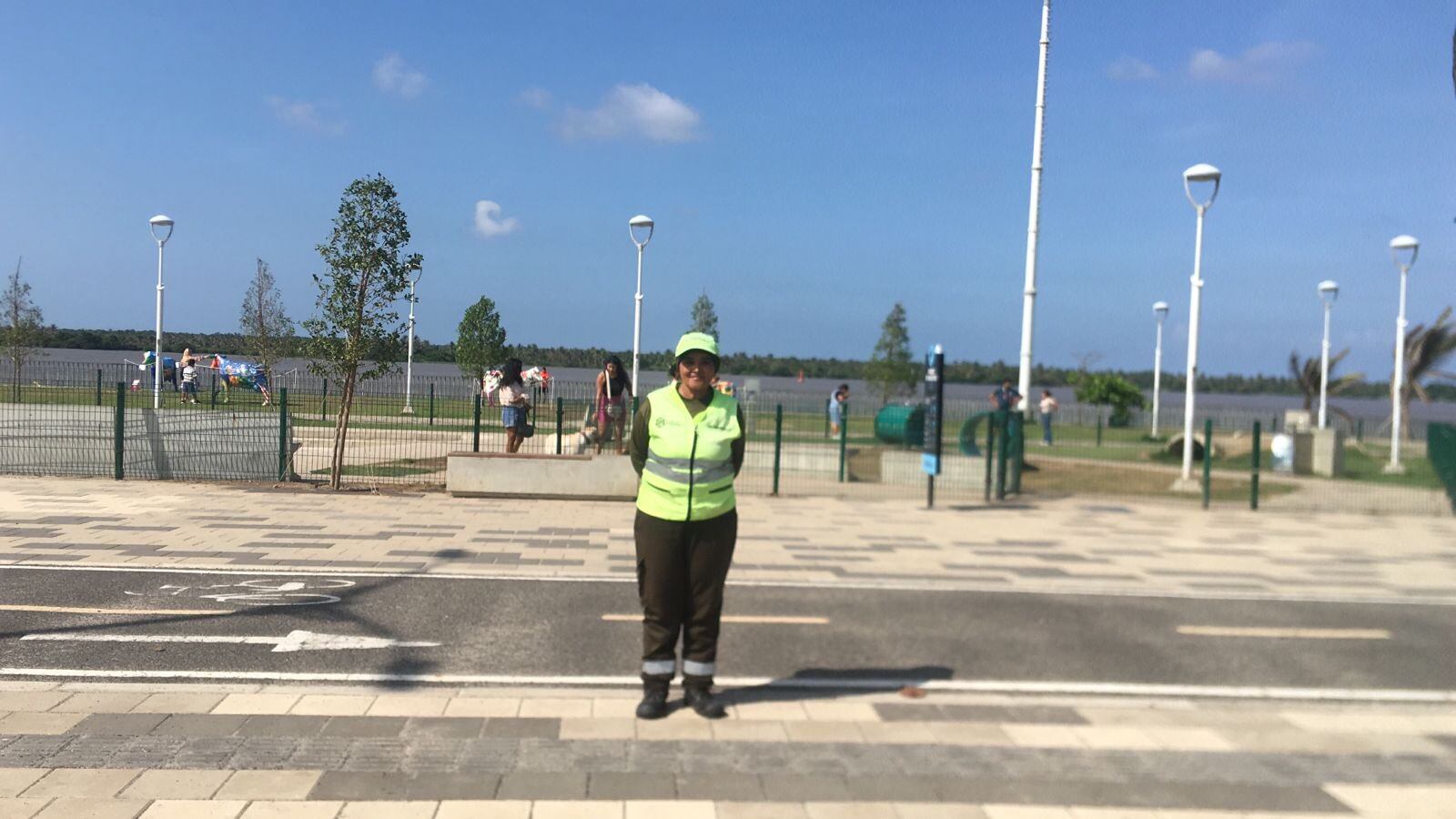 Orientador de Tránsito en el Gran Malecón del Río.