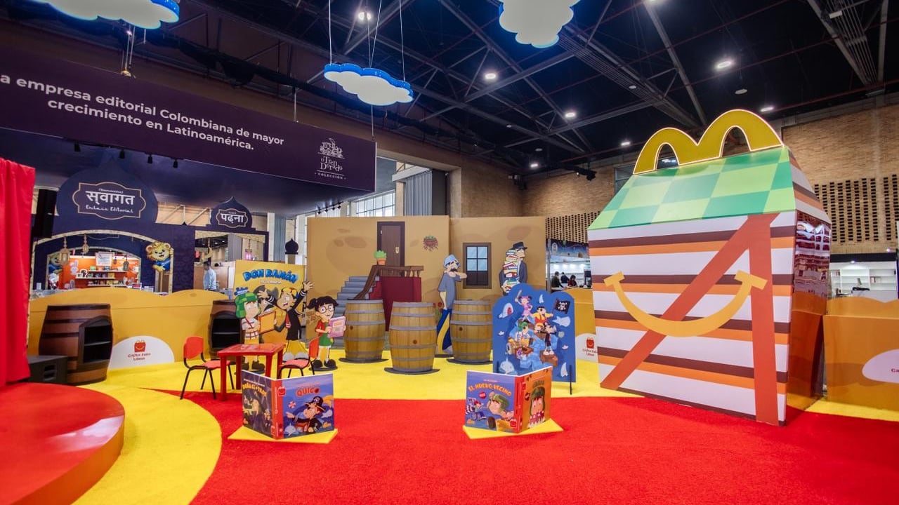 La Cajita Feliz se tomó stand de la Filbo en Bogotá con libros de El Chavo