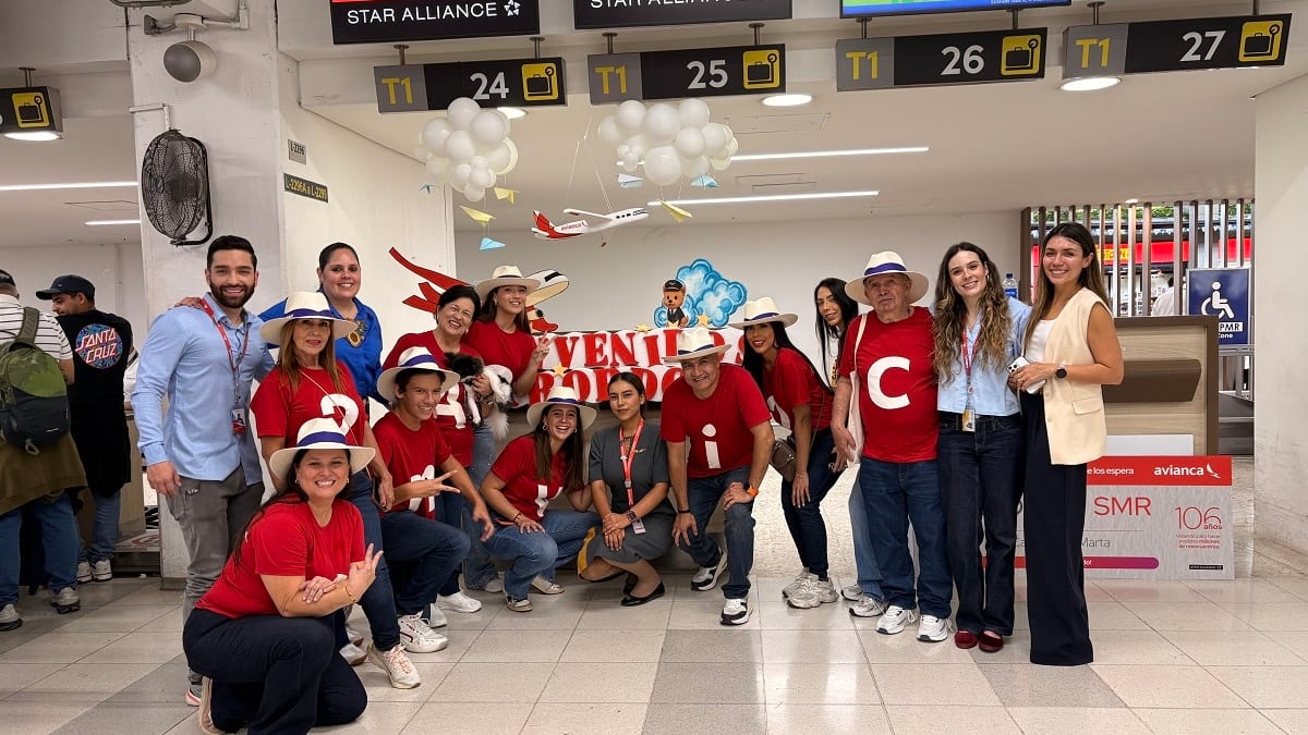 Familia que construyó un avión de cartón recibió viaje de año nuevo