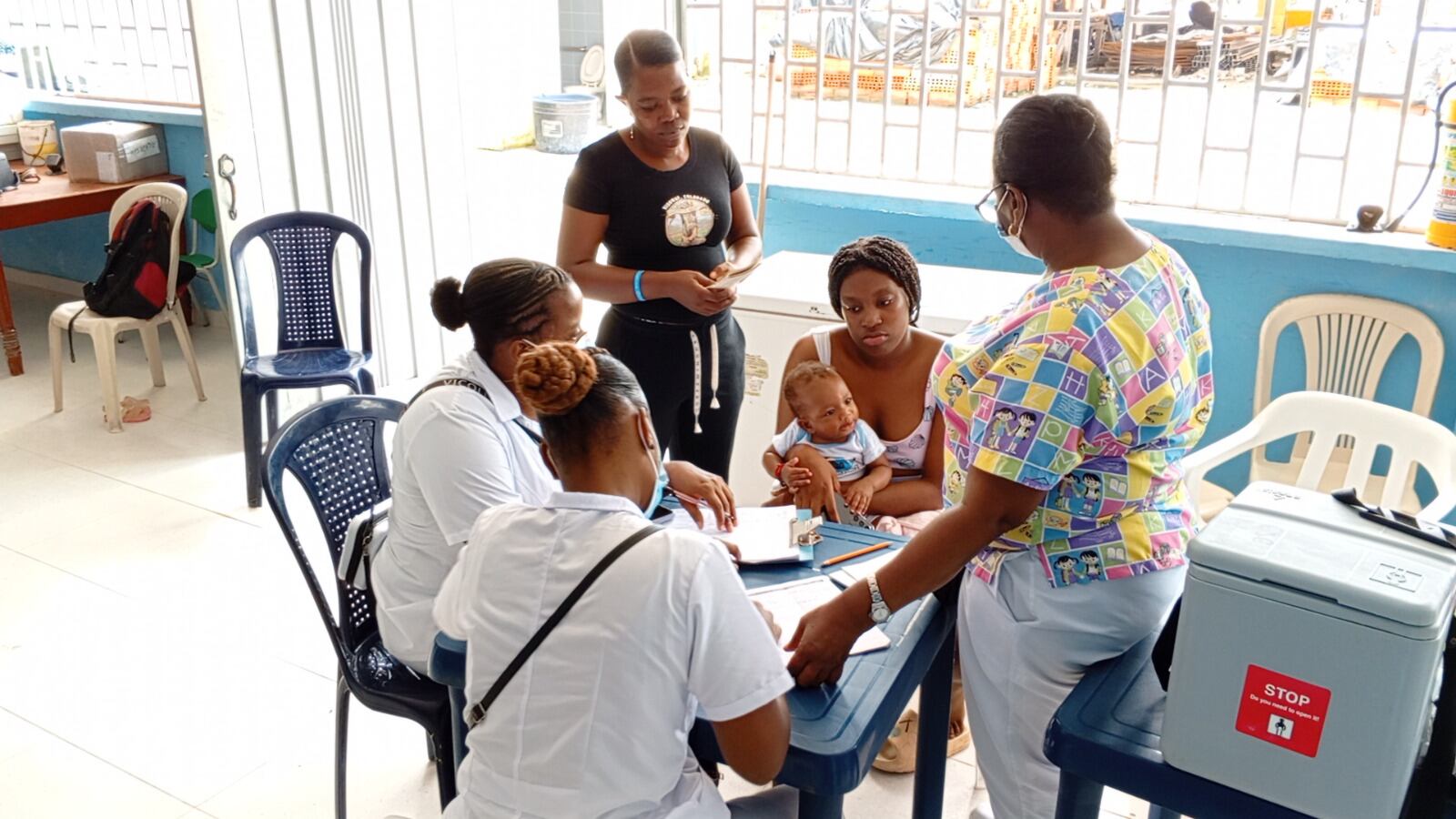 Atienden a personas afectadas por el paro armado indefinido en el Cauca.