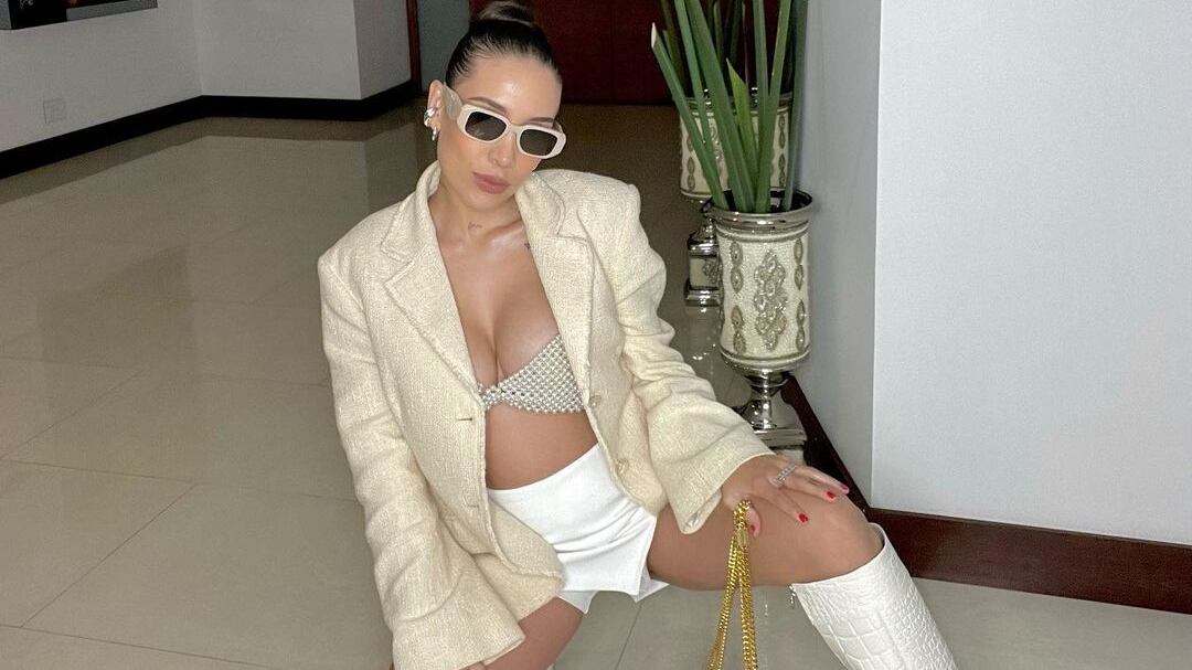 Una de sus seguidores le pidió a Luisa Fernanda W un outfit para salir a comprar pan de una manera elegante, pero a la vez muy sensual.