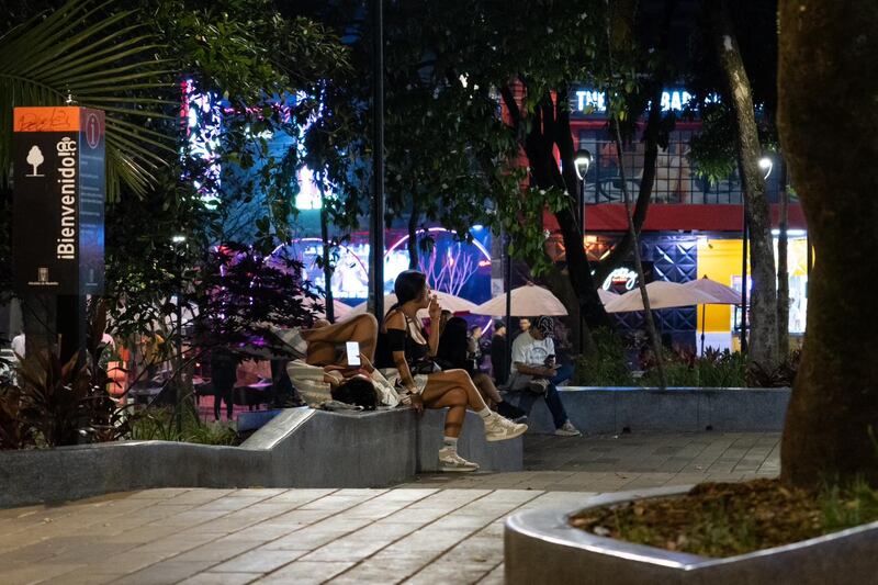 Prohíben demanda y solicitud de servicios sexuales en el Parque Lleras