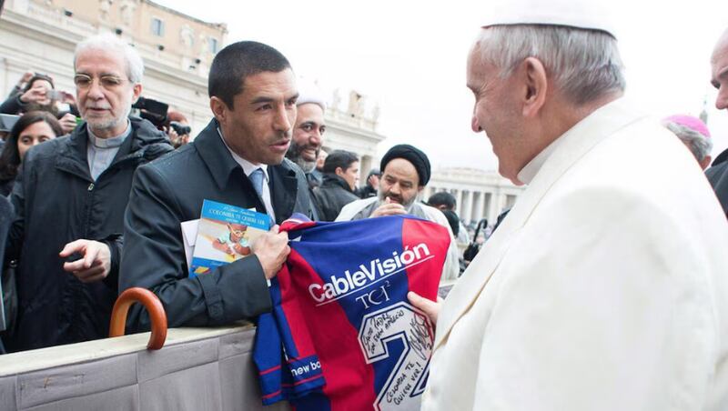 Papa Francisco e Iván Ramiro Córdoba - Foto: Redes sociales del colombiano