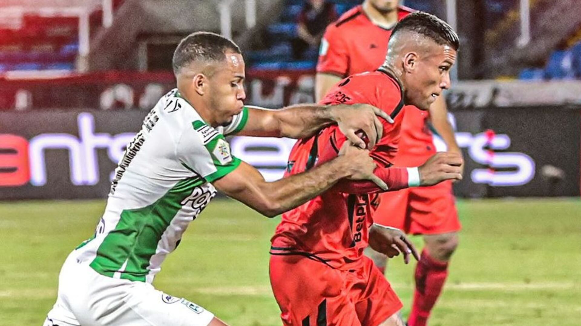 Atlético Nacional y América de Cali pelearían por un defensa desde el fútbol europeo