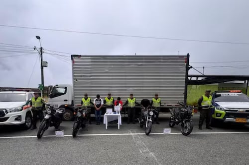 Policía recupero un camión robado que transportaba 29 motocicletas avaluadas en más de $ 200 millones