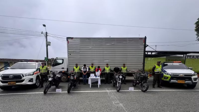 Policía recupero un camión robado que transportaba 29 motocicletas avaluadas en más de $ 200 millones