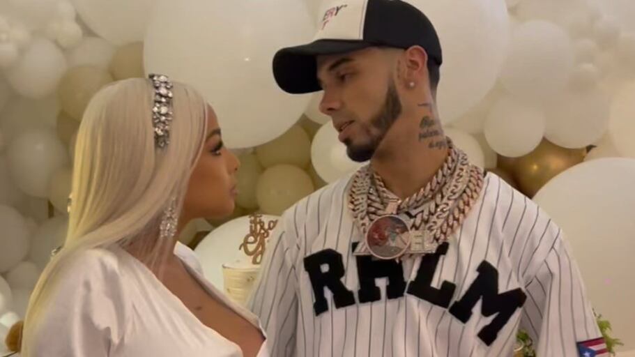 Tal parece que tanto la unión como la separación de los artistas tuvo su origen tras un amarre a Anuel AA para que este terminara con Karol G.