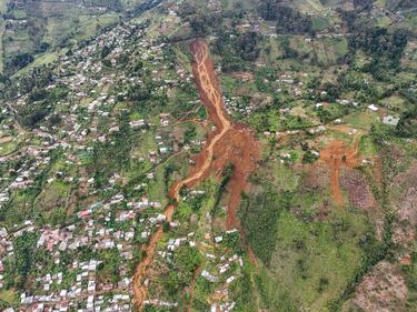 Cerca de 10 viviendas resultaron destruida.