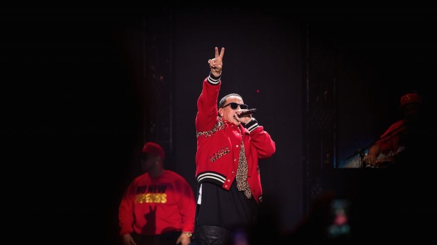 “Don Francisco” también promovió el género del reggaeton entre su público al presentar a Daddy Yankee y Don Omar Foto: Getty Images