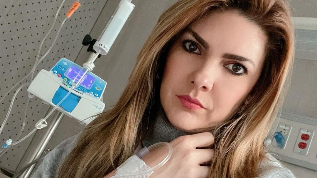 Ya es la segunda vez en pocos días que la presentadora Ana Karina Soto es ingresada a un centro asistencial.