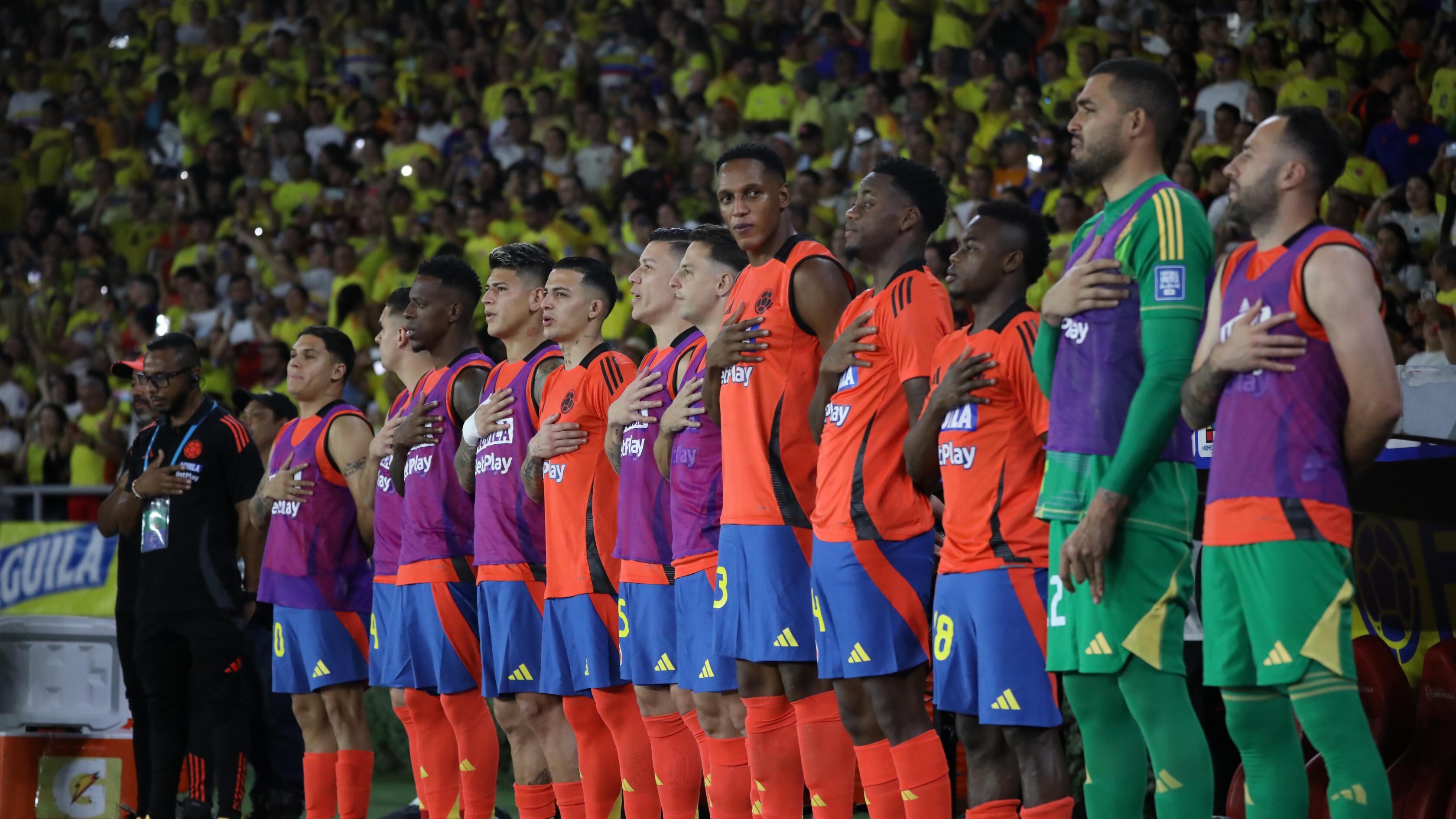 La Selección Colombia recibió a famoso cantante vallenato en el camerino