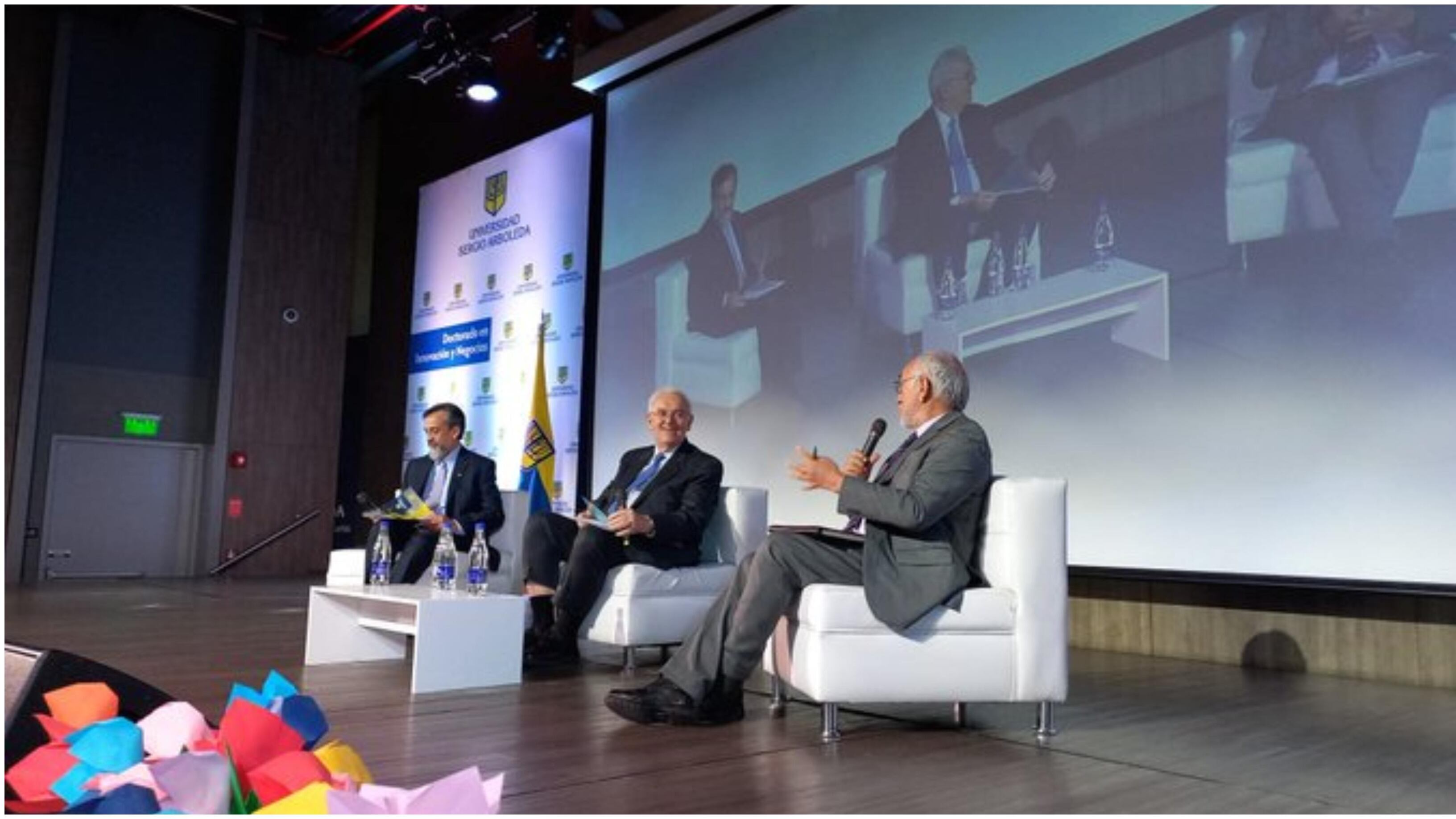 El ministro de Hacienda designado por Gustavo Petro en una charla sobre economía.