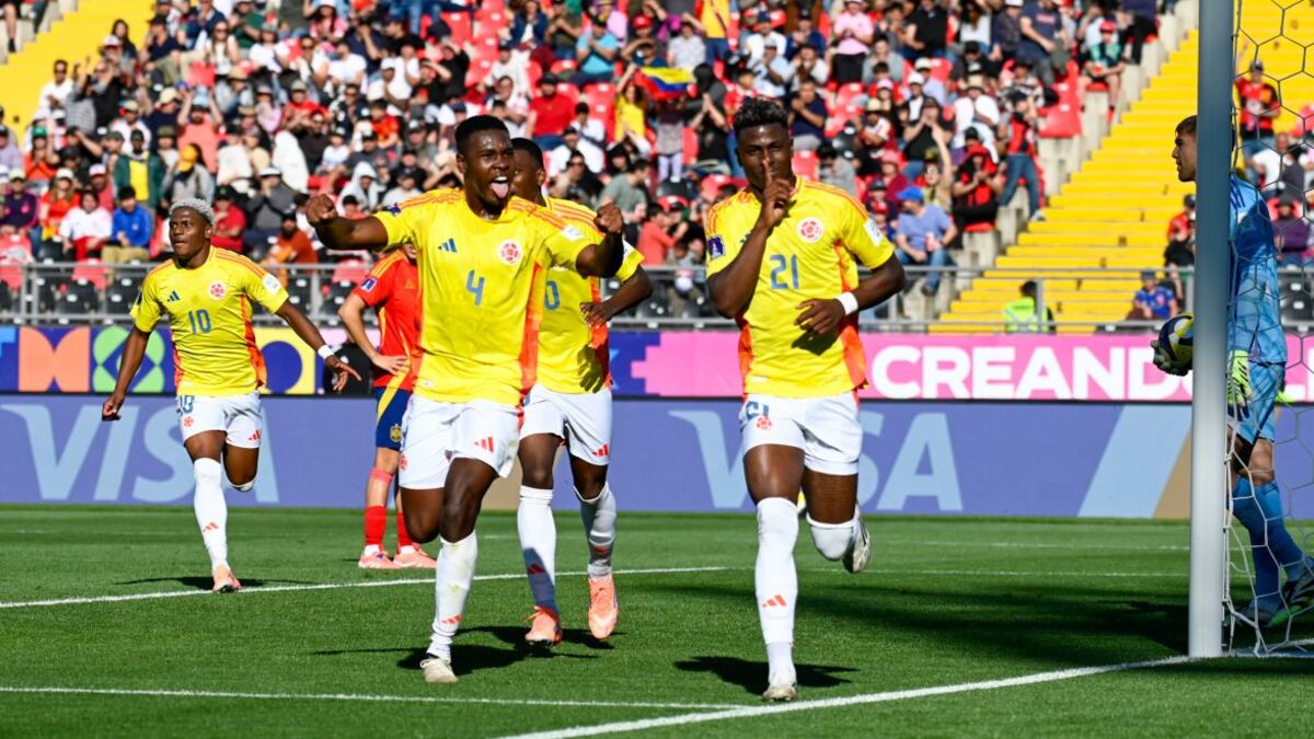 DT quedó noqueado tras potente impacto en partido que selló su paso al Mundial