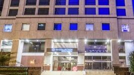 Foto cumpleaños de Bogotá: la capital se fortalece su posición como clúster de negocios regional.