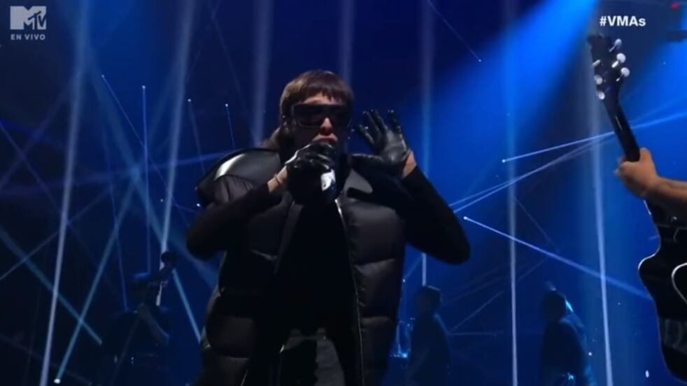 Peso Pluma canta Lady Gaga en los MTV VMAs