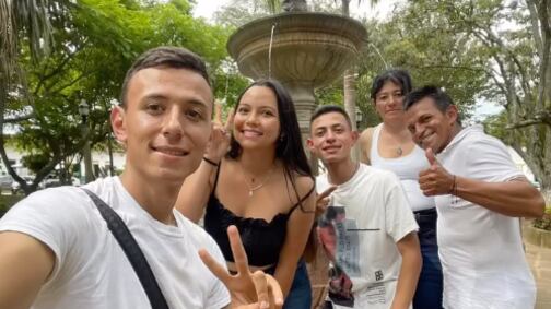 Seguidores de ‘Los Patojos’ se despiden con tristeza por la inesperada muerte de la madre de los creadores de contenido