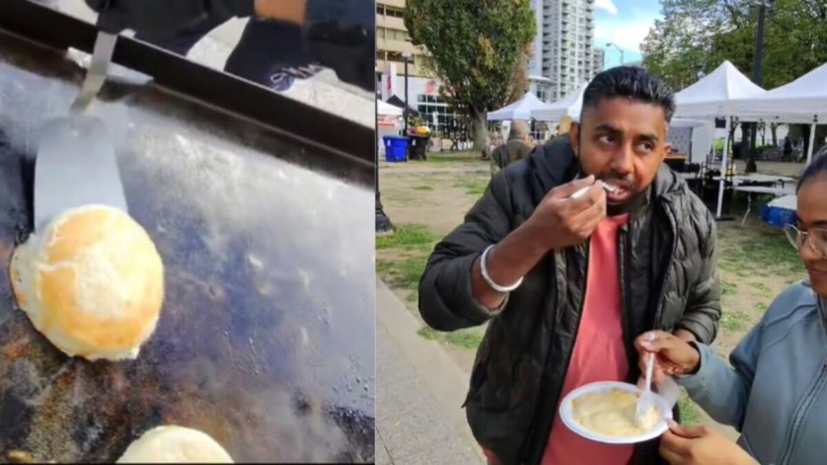Turistas de la India prueban la arepa
