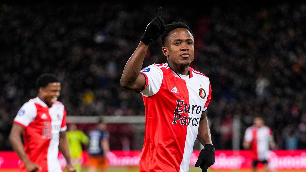 El Sinisterra de Feyenoord no te perdona media: contra perfecta y golazo