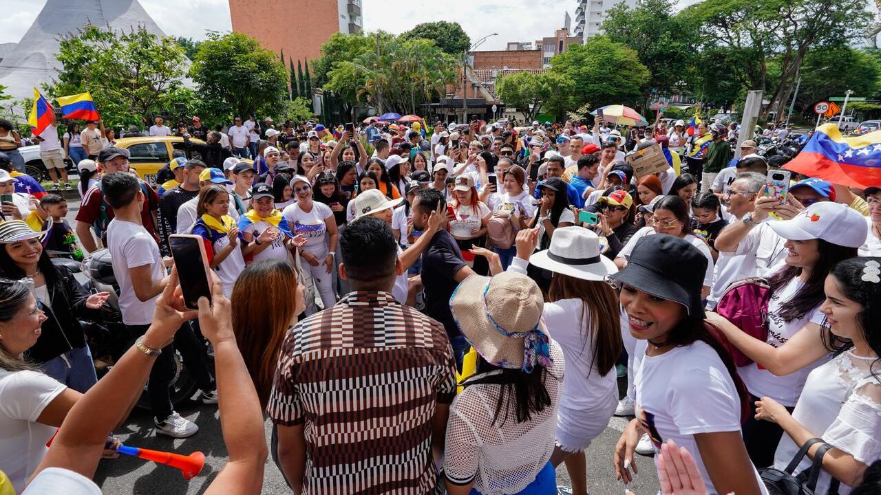 Venezolanos en Medellín hacen seguimiento a las elecciones presidenciales