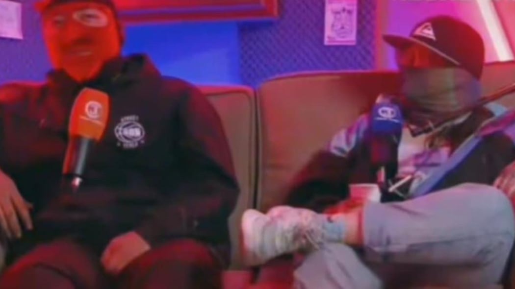 Policía de Bogotá busca a dos encapuchados quienes confesaron en video vandalismo al Sitp.