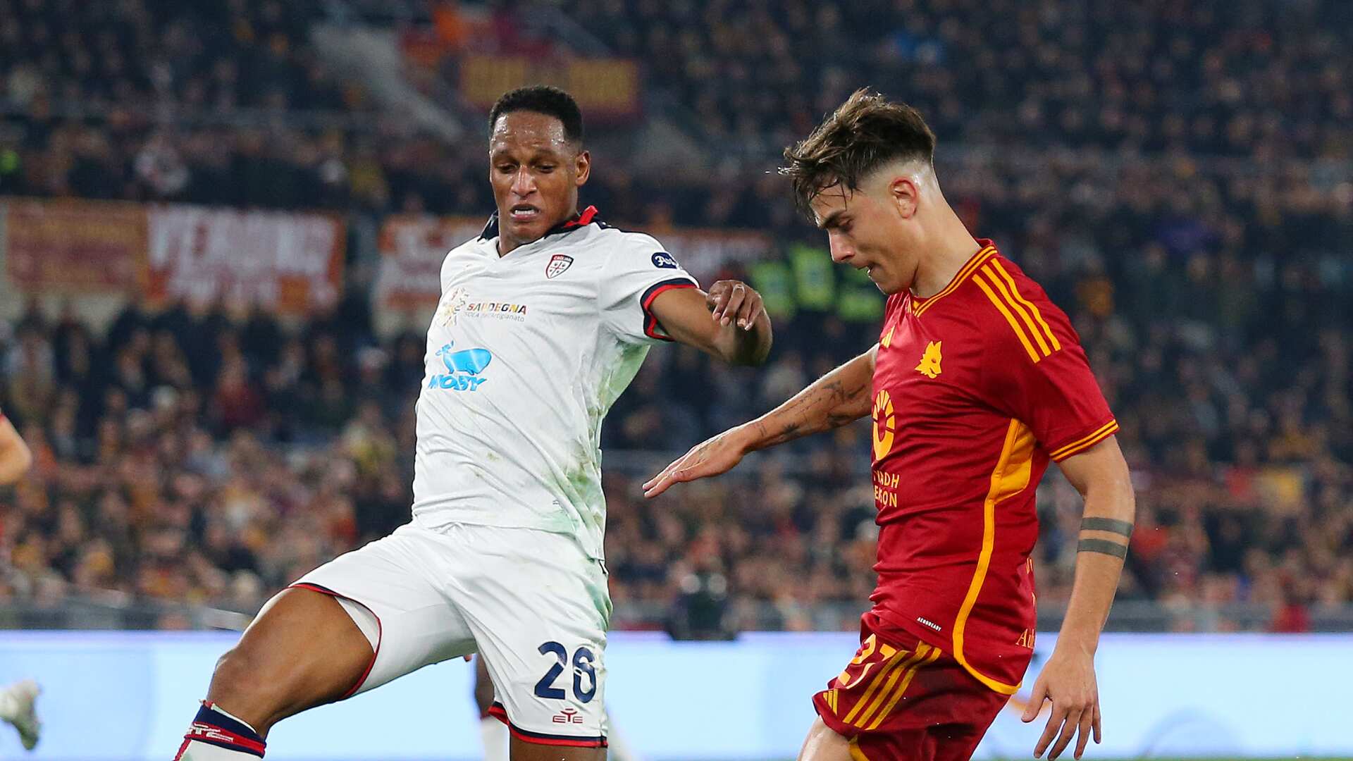 Yerry Mina volvió a jugar y no tardó en pelearse con un jugador de Argentina