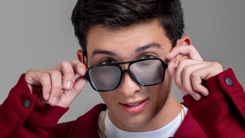 “Quiero que reviva el romanticismo”: Chris Cardona presenta su nuevo EP inspirado en las etapas del amor