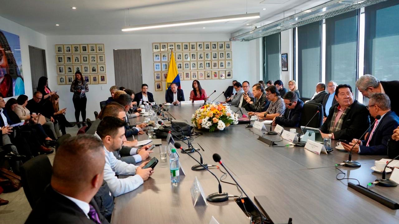 Gobierno instaló la mesa tripartita para concertar el incremento del salario mínimo de 2026