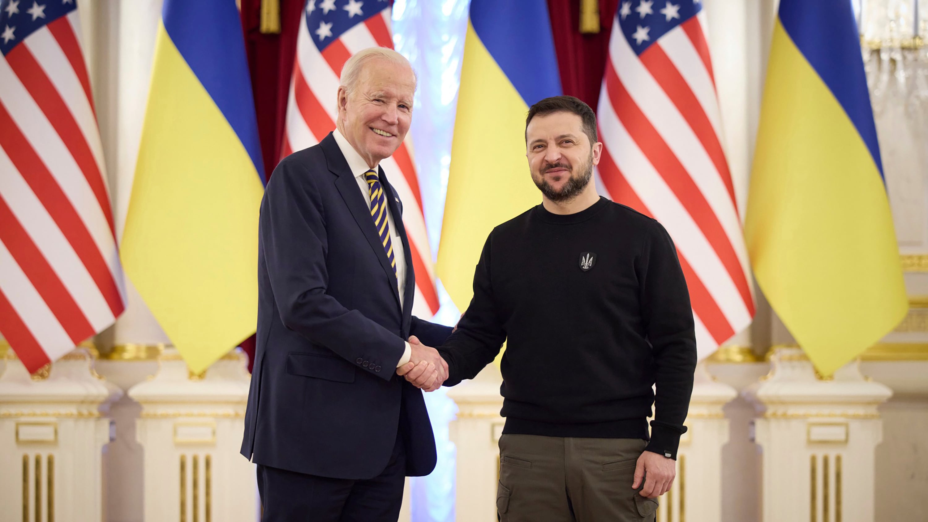 La sorprendente visita de este lunes, nueva confirmación del apoyo estadounidense al gobierno de Kiev, se ha producido en el marco del viaje del mandatario a Polonia