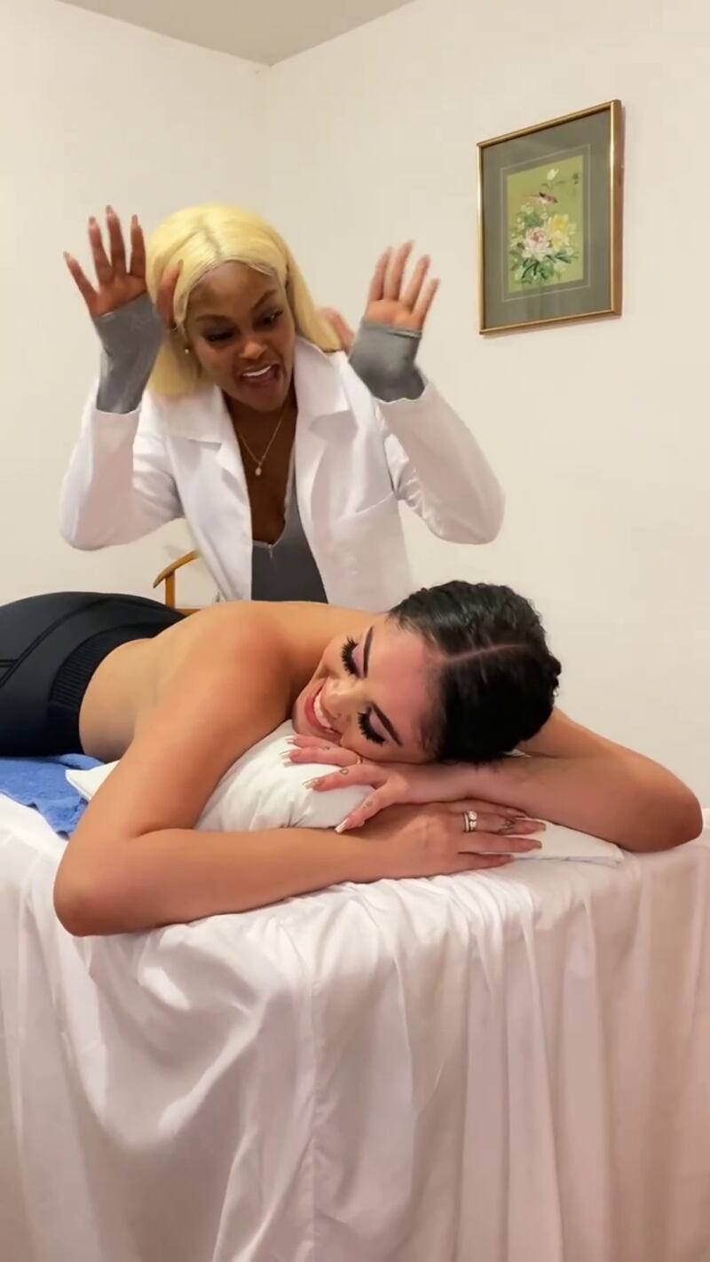 La Segura y La Jesuu colaborando en un video