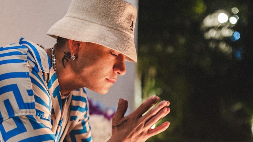 El cantante Andy Rivera sorprendió a su comunidad digital tras publicar un mensaje en el que asegura que se va para no regresar.