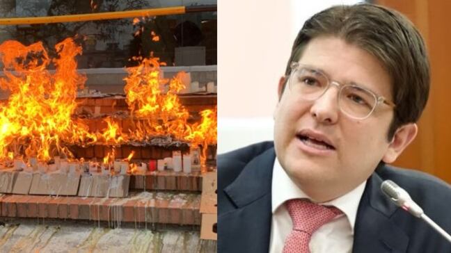 Foto del incendio del altar dedicado a Miguel Uribe a las afueras de la Fundación Santa Fe en Bogotá.