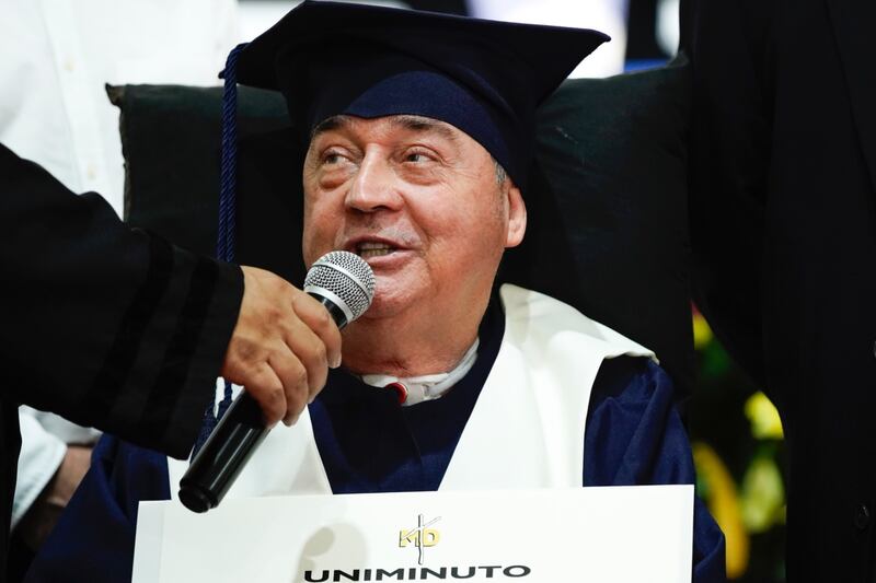 El Profe Montoya se graduó de la Universidad Minuto de Dios