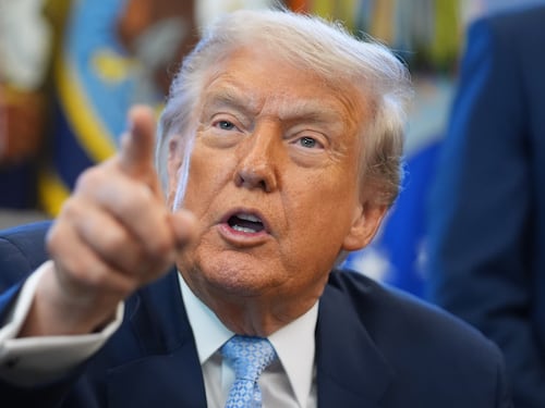 Trump hizo inquietantes afirmaciones sobre Colombia y dijo que ataques terrestres en Venezuela “empezarán a suceder”