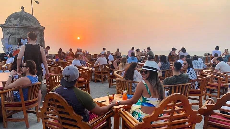 Bar Restaurante Café del Mar, situado en el Baluarte Santo Domingo en Cartagena.