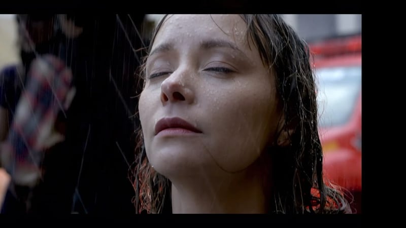Fuego bajo la lluvia: el cine colombiano estrena un conmovedor drama sobre resiliencia y esperanza