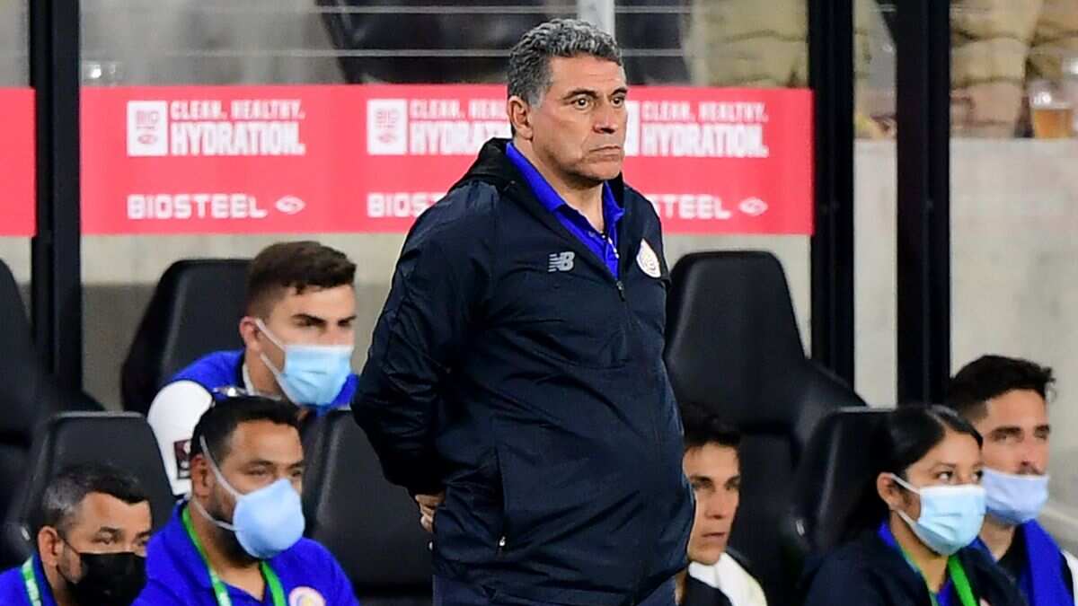 Acusan a Luis Fernando Suárez y a Costa Rica de jugar con contagiados