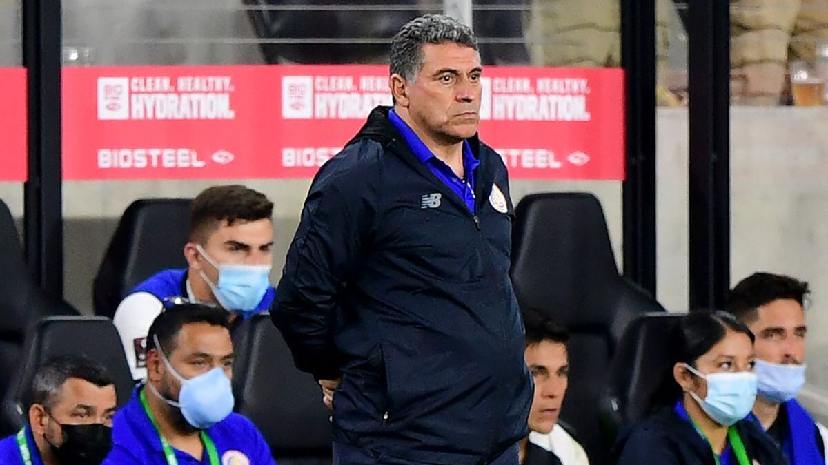 Acusan a Luis Fernando Suárez y a Costa Rica de jugar con contagiados