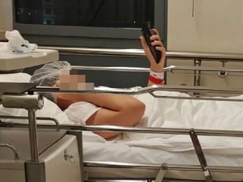 Adolescente sufre explosión renal tras error médico en Moscú: olvidaron tubos dentro de su cuerpo