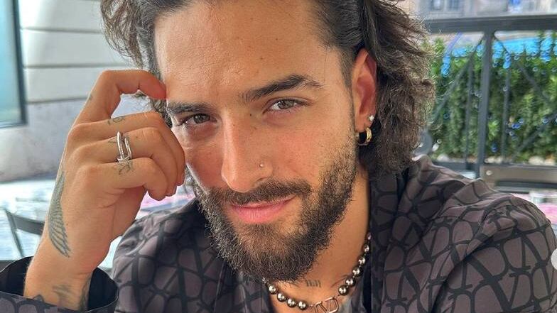 Ni las Kardashian se atrevieron a tanto: Maluma copia la extravagante moda de París Hilton