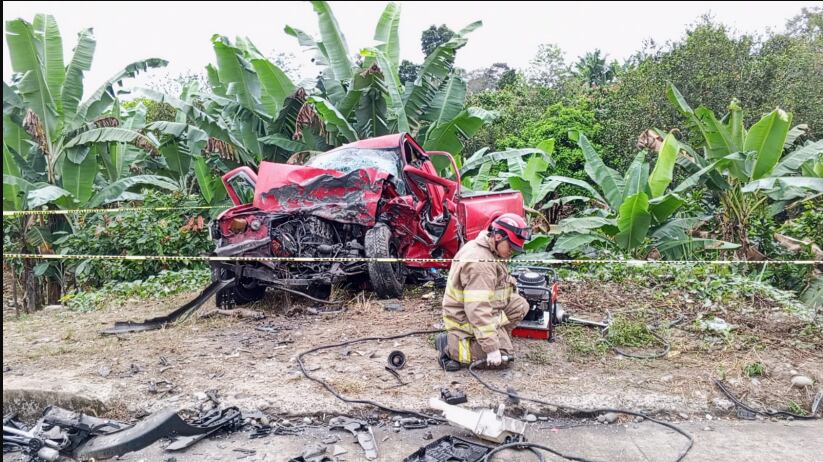 Camioneta que fue impactada por vehículo de Marcos Olmedo