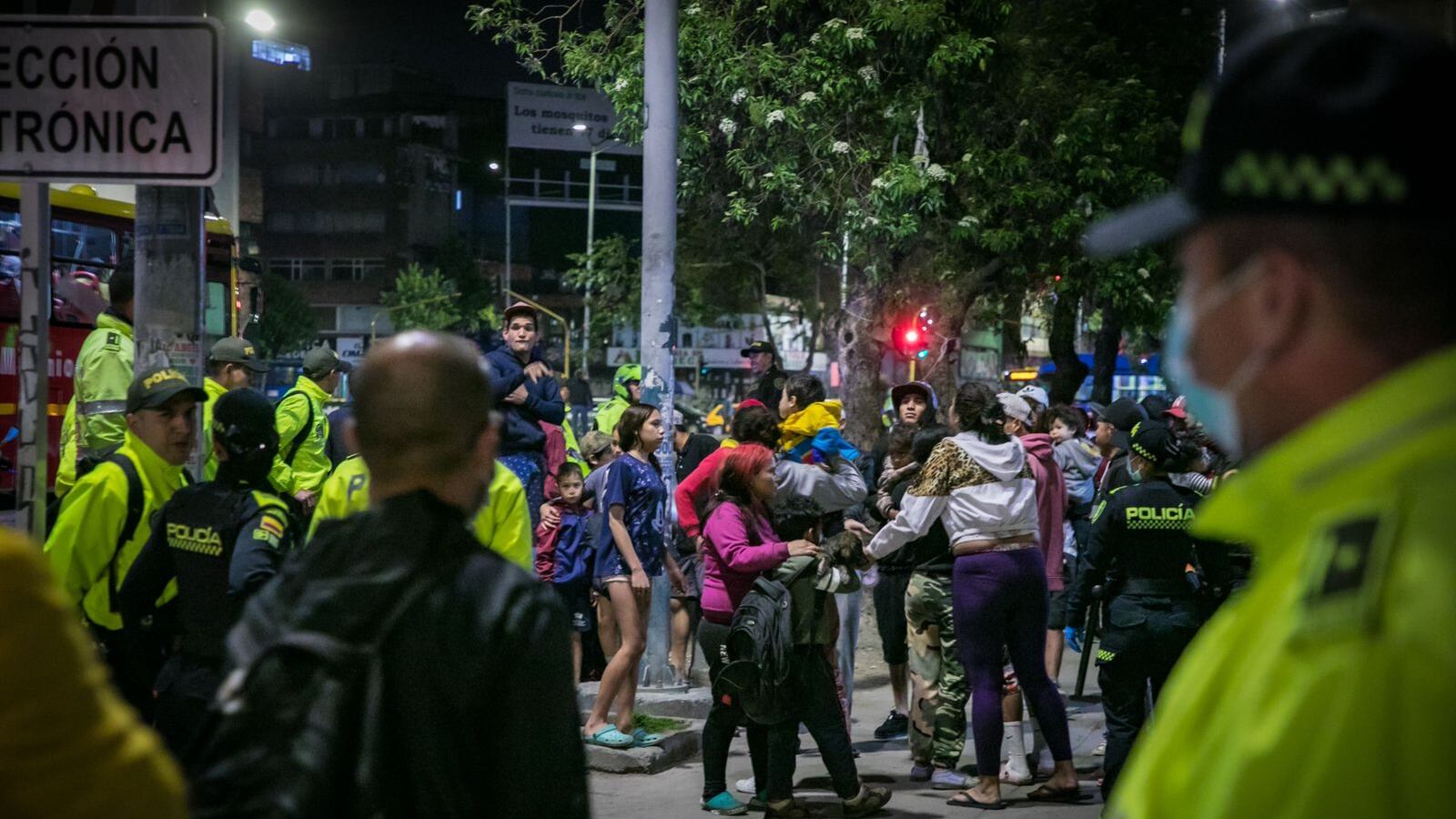 Autoridades en Bogotá hacen operativo nocturno - Policía Bogotá
