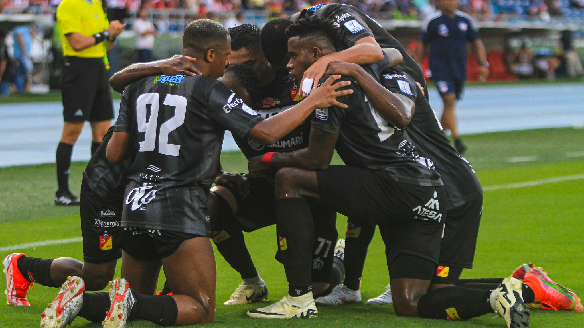 Pereira recibió absurda sanción porque un jugador cargó una niña en sus brazos