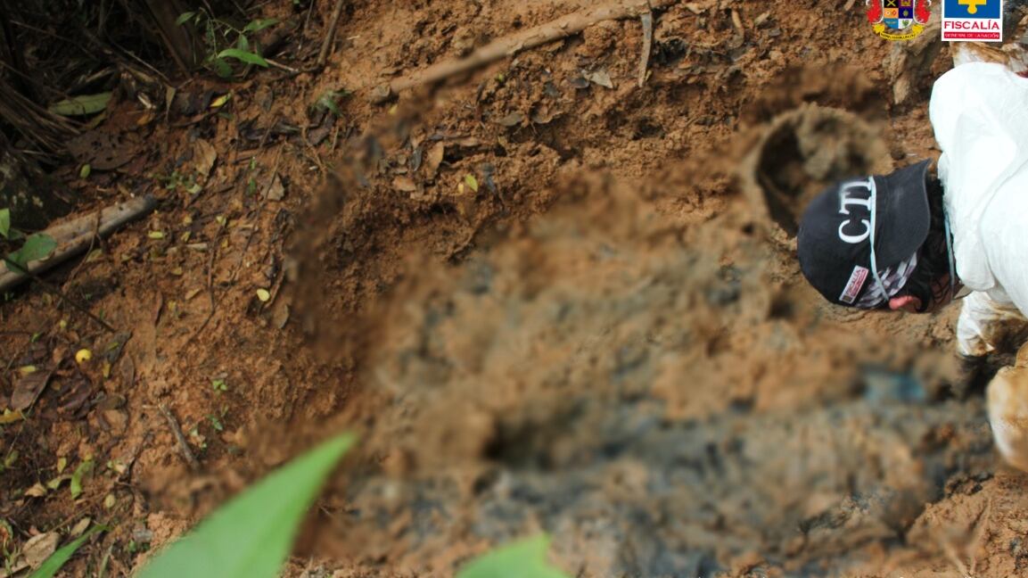 Foto de la fosa común de la masacre de líderes religiosos en Calamar, Guaviare.