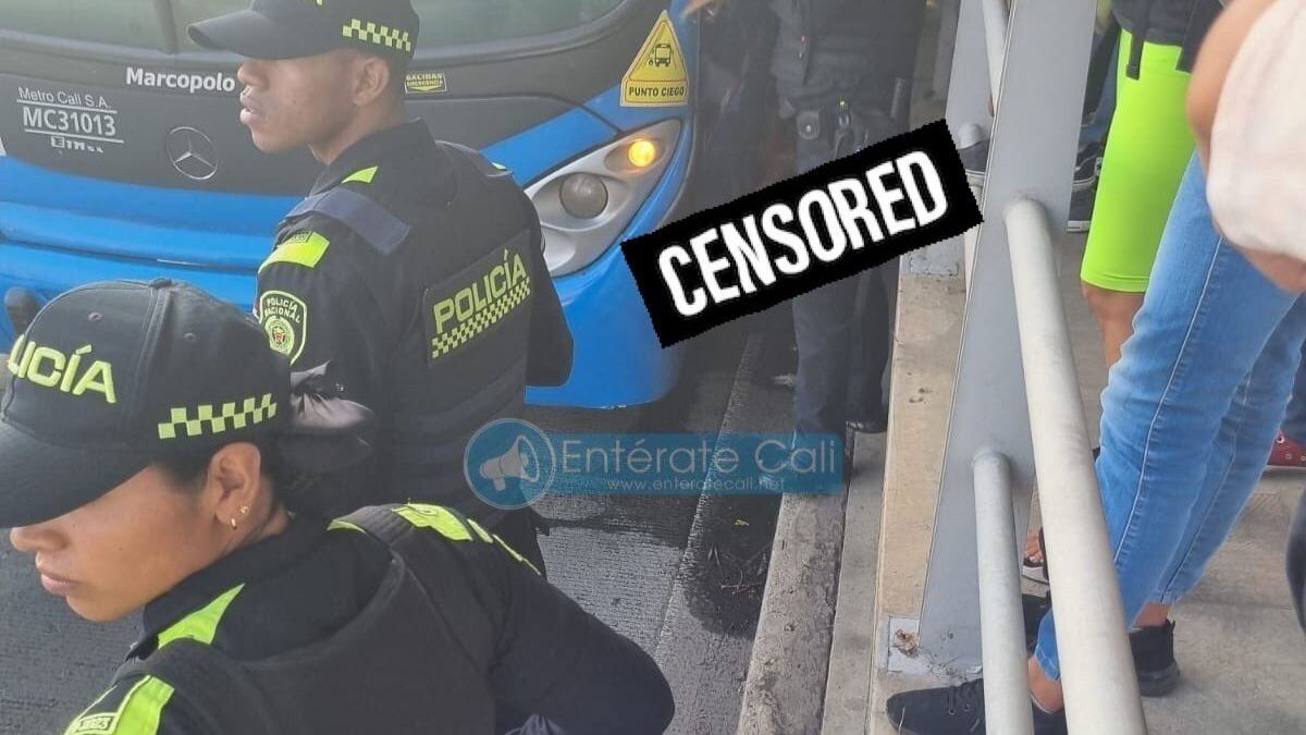 Una mujer cayó a la vía y terminó debajo de bus del MÍO en terminal de aguablanca en Cali