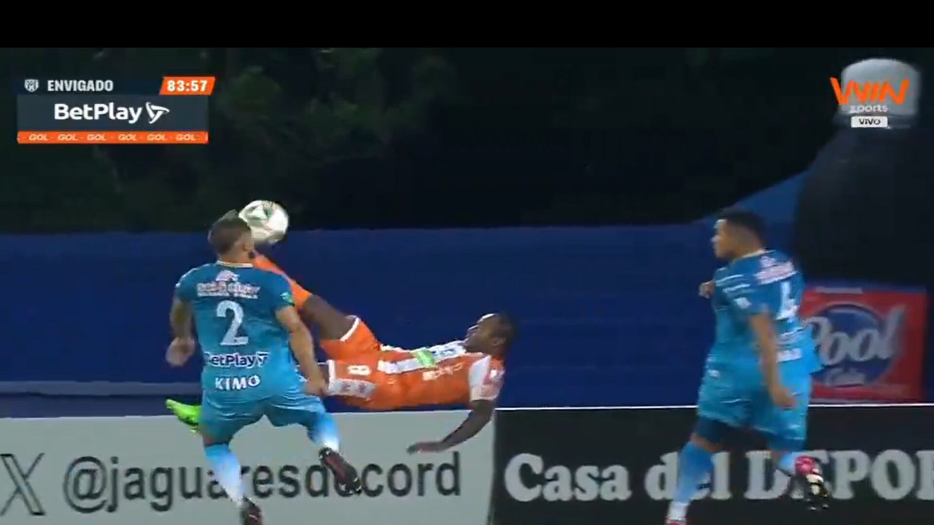 Dorlan Pabón está más vigente que nunca y lo demostró con espectacular gol de chilena