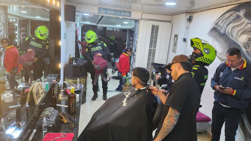 Policía inspeccionó peluquería en el sur de Bogotá y halló centro clandestino de expendio de droga