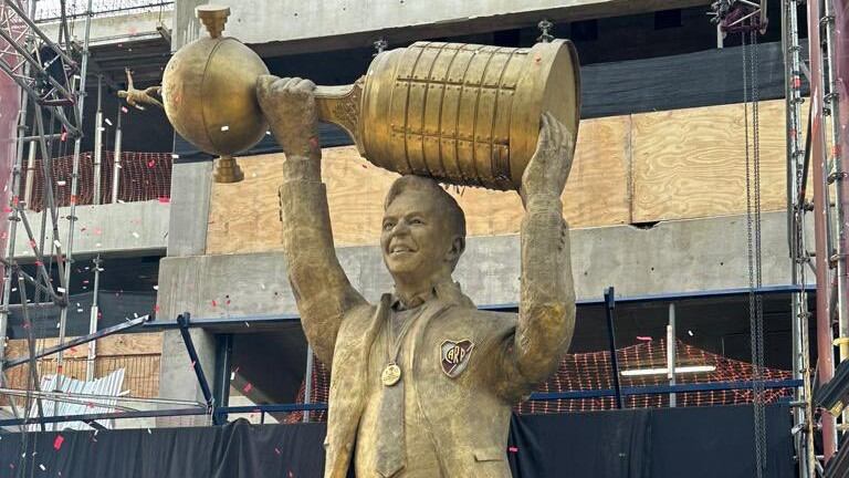 Estatua de Marcelo Gallardo