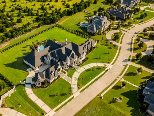 Elon Musk está vendiendo su mansión de Los Ángeles y puede ser suya por solo 13 millones de dólares