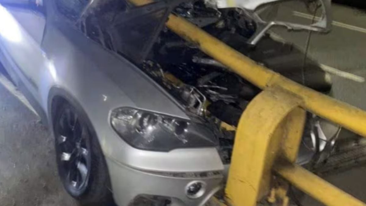 Se presentó un nuevo carro que quedó incrustado en el puente de Bochalema, sur de Cali.