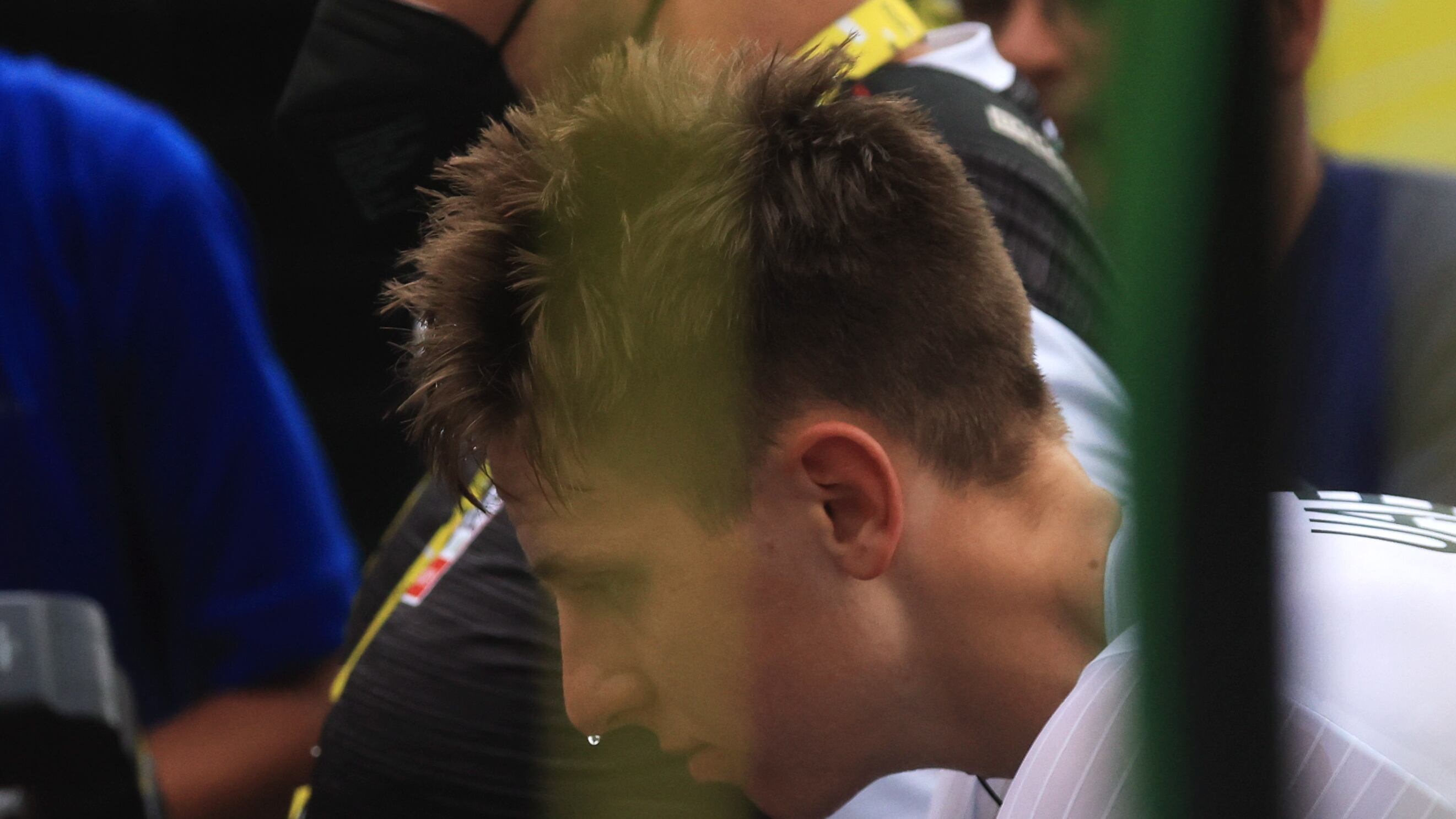 Pogacar sufrió inesperada caída en el arranque de la etapa reina del Tour de Francia